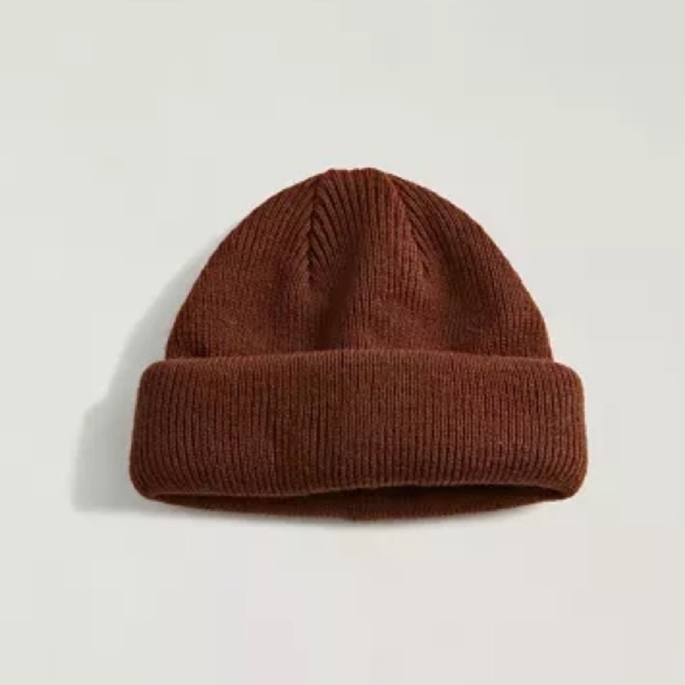 Urban Outfitters UO Short Roll Knit Beanie